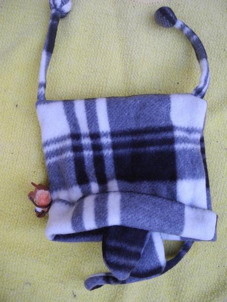 Čepice a šála, 80