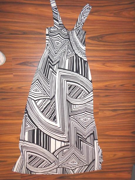 Luxusní elastické černobílé šaty m/l - maxi délka, m