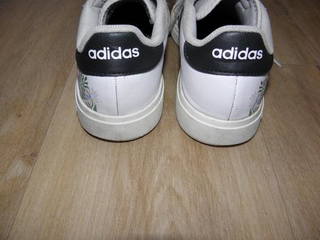 Bílé tenisky s květy zn. adidas vel.38 2/3, adidas,38