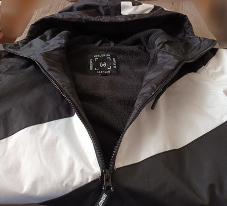 Chlapecká zimní bunda černo-bílá cropp, s