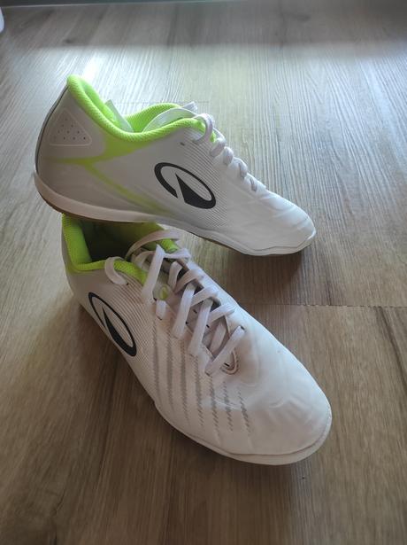 Sportovní sálová obuv, kipsta,37