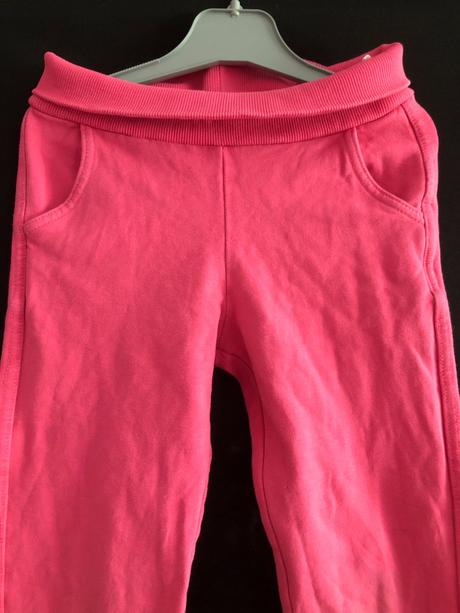 Vel. 110 růžové tenší tepláky s kapsami, 110