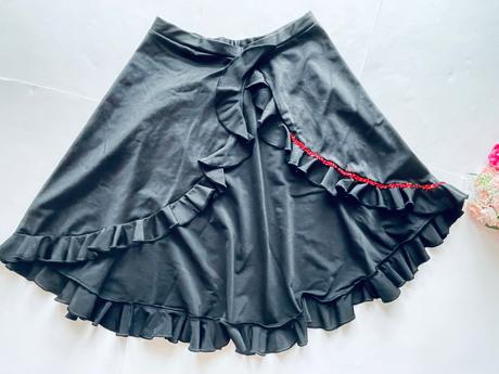 An11/ sukně černá s rozparkem - v.cca xs /s, xs