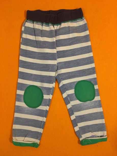 Prouhaté tepláky se záplatami (vel.98-104), 98