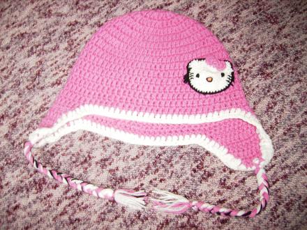 Čepice háčkovaná s hellou kitty, 104