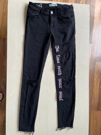 Džíny s nápisem love, vel m spíše pro s, tally wei, tally weijl,s