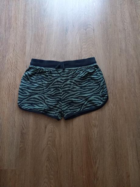 Zelenočerné kraťasy, kik,134