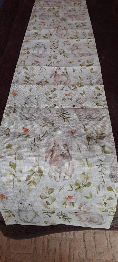 Velikonoční běhoun se zajíčky a květinami, 