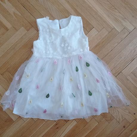 2x sváteční šaty, 104