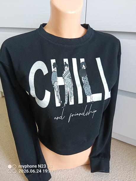 Crop top mikina zn."destination" vel."146-152", 146