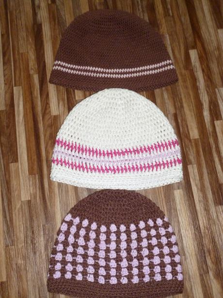 3 x háčkovaná čepička, 98