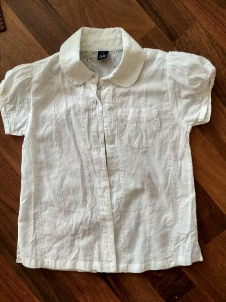 Bila halenka s vysivkou, 104