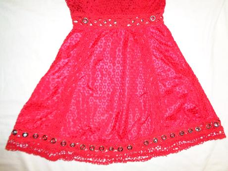 Luxusní červené šaty z přízové krajky, 34