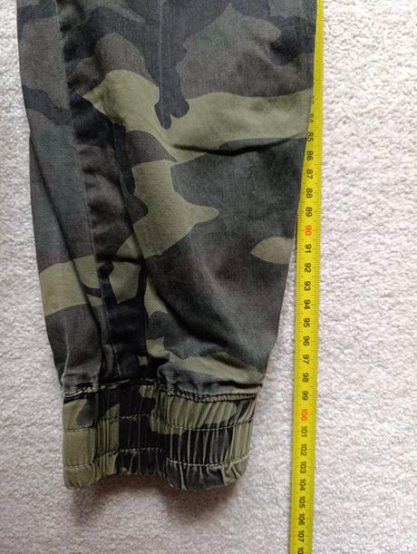 Maskáčové jogger pláťáky/kapsáče vel. 158/164, 158