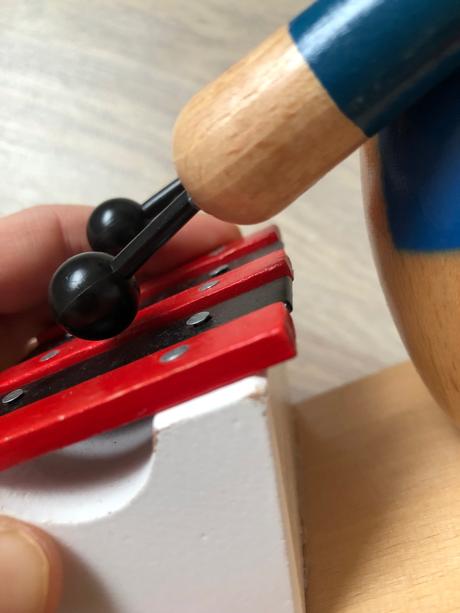 Tahací dřevěná melodická myška,