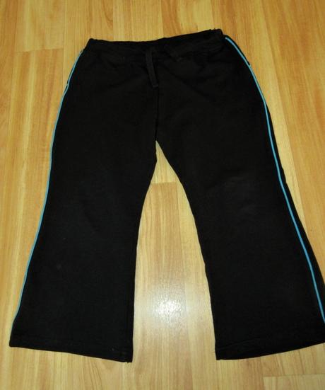 Tříčtvrteční tepláky, 122