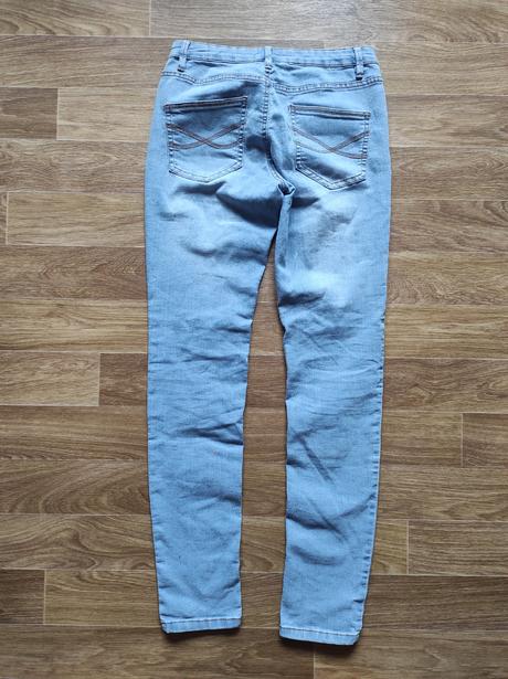 Džíny, 38