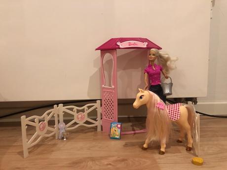 Staj s barbie, 2 kone a doplnky, 