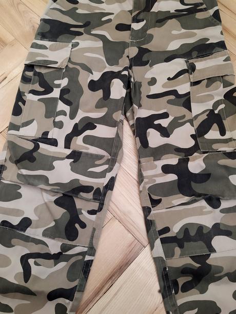 Maskáčové kalhoty, 122