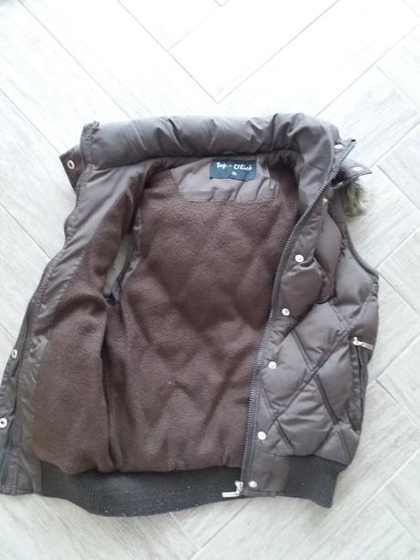 Hnědá zateplená vesta, 36