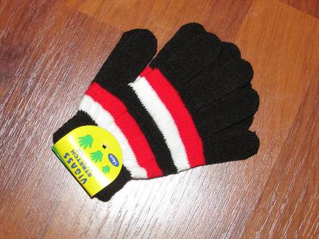 Prstové rukavice, 98