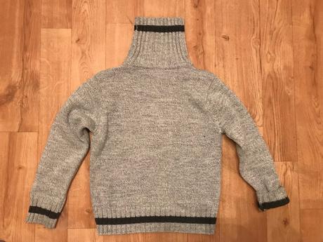 Svetr s rolákem, 122