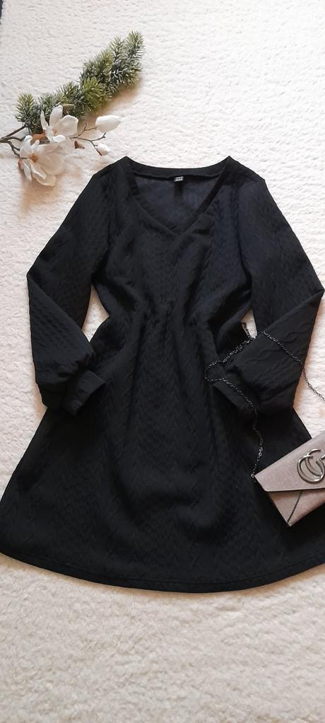 Teplákové černé šaty s embosovaným vzorem, l