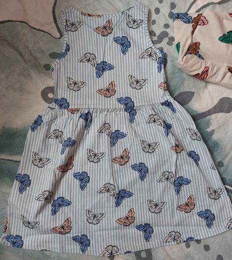 2x šaty motýlci, h&m,110