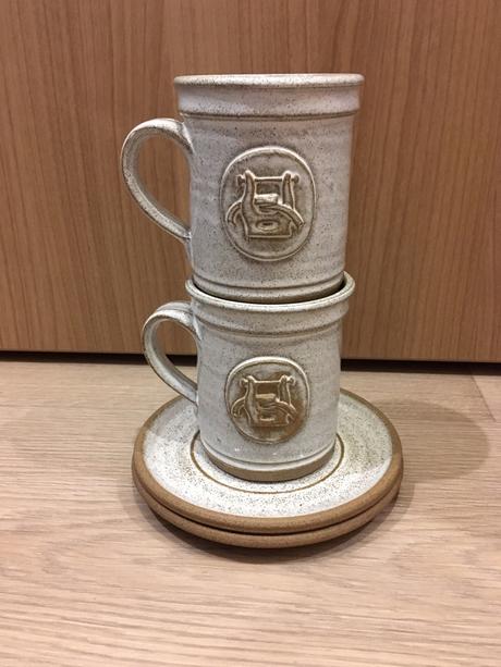 Hrnečky s talířky (2+2 ks),