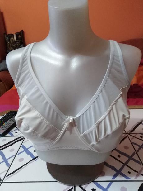 Béžová podprsenka s kosticemi, 75d