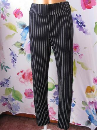 Černé elastické kalhoty s bílými pruhy, 40