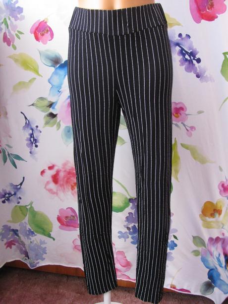 Černé elastické kalhoty s bílými pruhy, 40