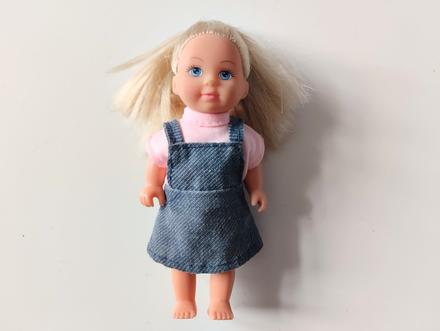 Panenka evička zn.simba v riflových šatičkách, 