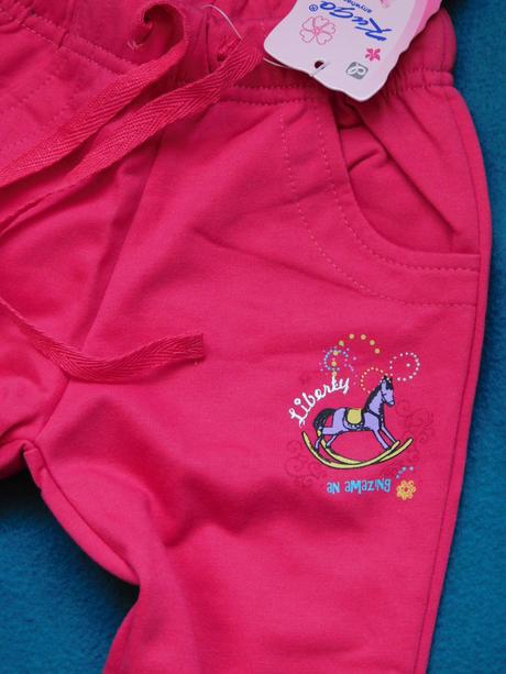 Dívčí tepláčky, 98