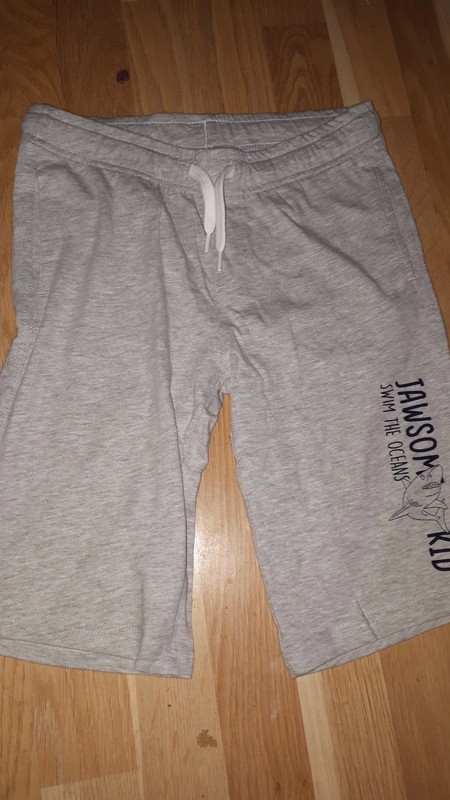 Šedé kratase 140, c&a,140