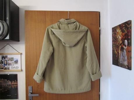 Nová sv. khaki zelená bunda s kapucí, v. 40-42, bonprix,40 / 42