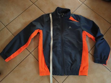 Šedo oranžová bunda, decathlon,134