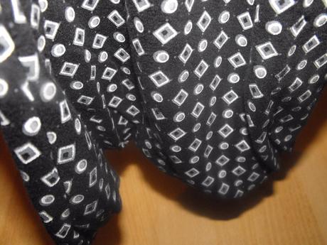 Čierna vzorovaná balónová sukňa, 104