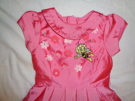 Luxusní lesklé sytě růžové šaty včelka mája, 98