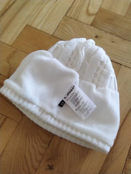 Bílá čepice podšitá flísem, loap,56