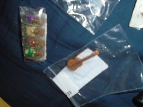 Barbie doplňky kytara šaty jídlo, 