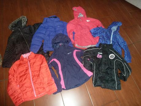 Výprodej - balíky dívčích bund kus 25,-kč, 