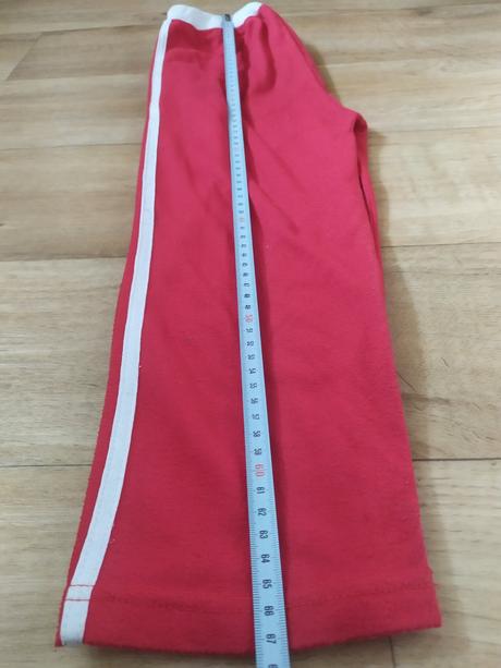 Červená teplákovka, 122