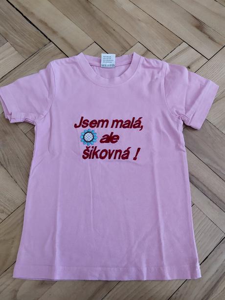 Růžové tričko s nápisem, 110