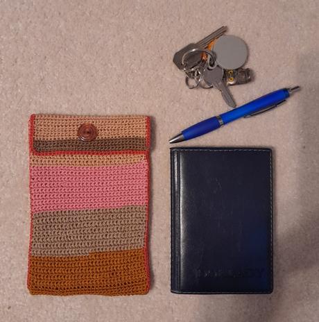 Ručně háčkované pouzdro, nebo kabelka,