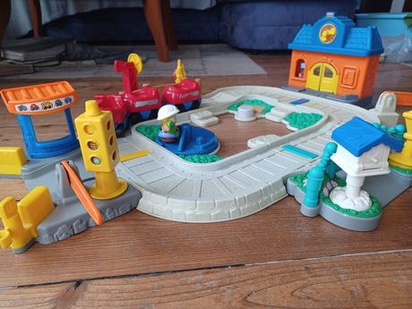 Krásná vláčkodráha fisher-price little people,