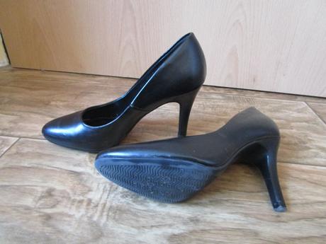 Velmi pěkné černé lodičky, jen asi 3x nošené, graceland,35