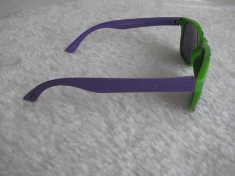 Krásné barevné sluneční brýle, disney