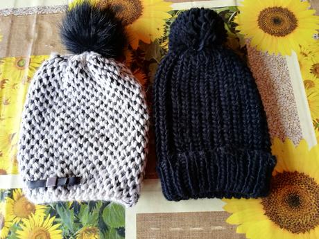 Sada dvou zimních čepic, zn. f&f., f&f