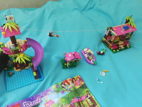 Lego friends základna záchranářů,